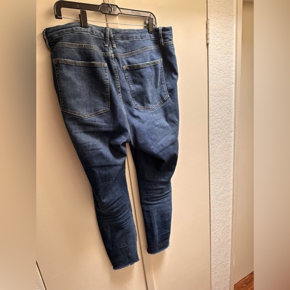 GOOD American Good Legs Raw Hem Jeans. Size 16. Pre-loved condition - Picture 8 of 8